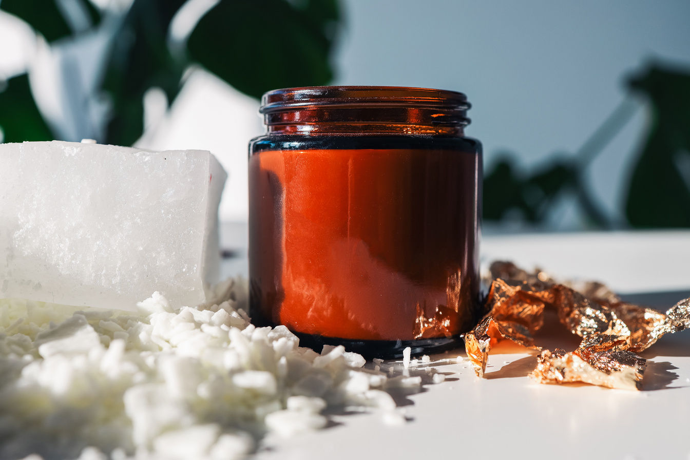 Handmade ecological and vegan soy wax candles with wooden wi